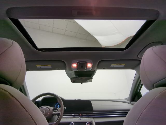 Used 2025 Hyundai Elantra SEL FWD image 24