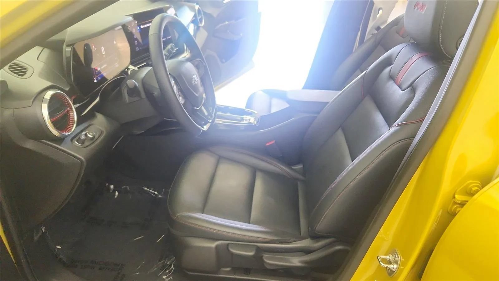 Used 2025 Chevrolet Trax RS w/ Driver Confidence Package FWD image 23