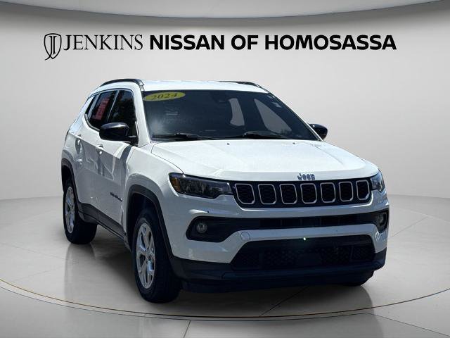 Used 2024 Jeep Compass Latitude AWD/4WD image 2