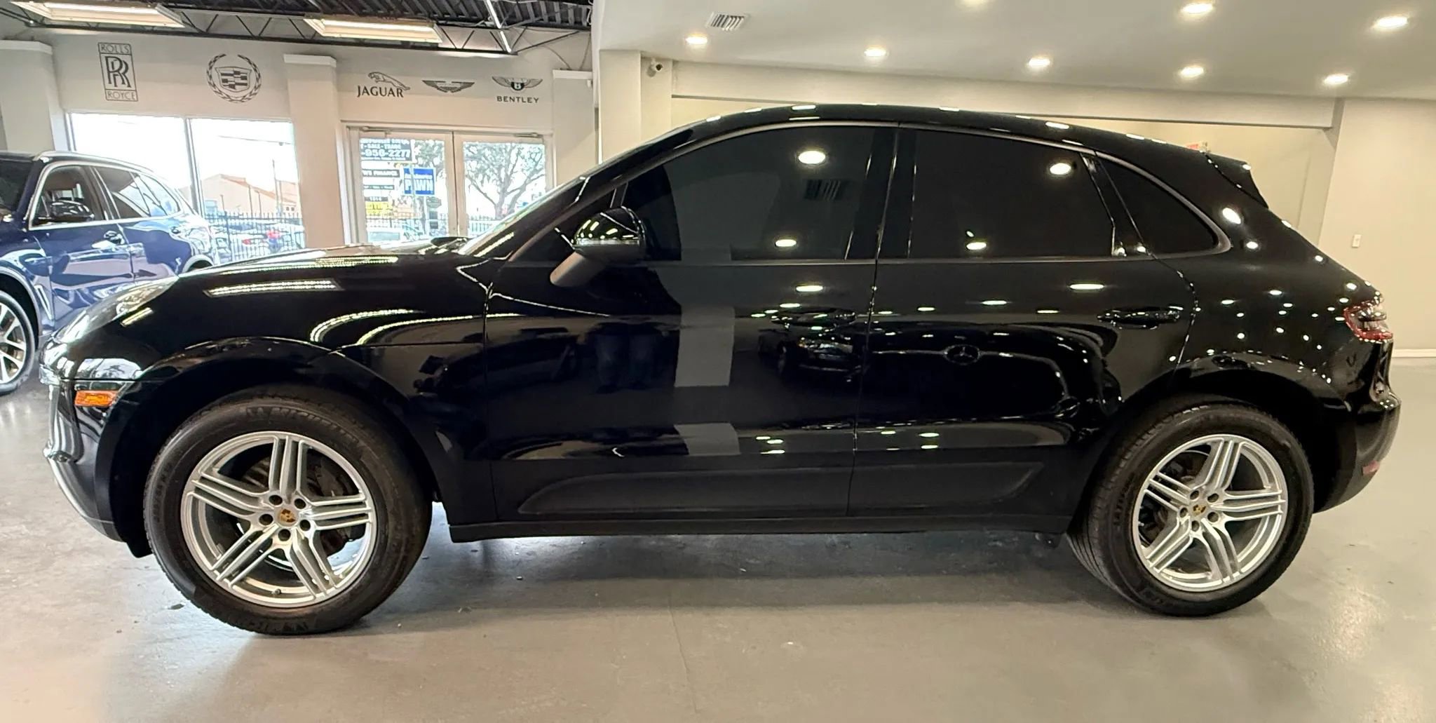 Used 2018 Porsche Macan Sport Edition image 4