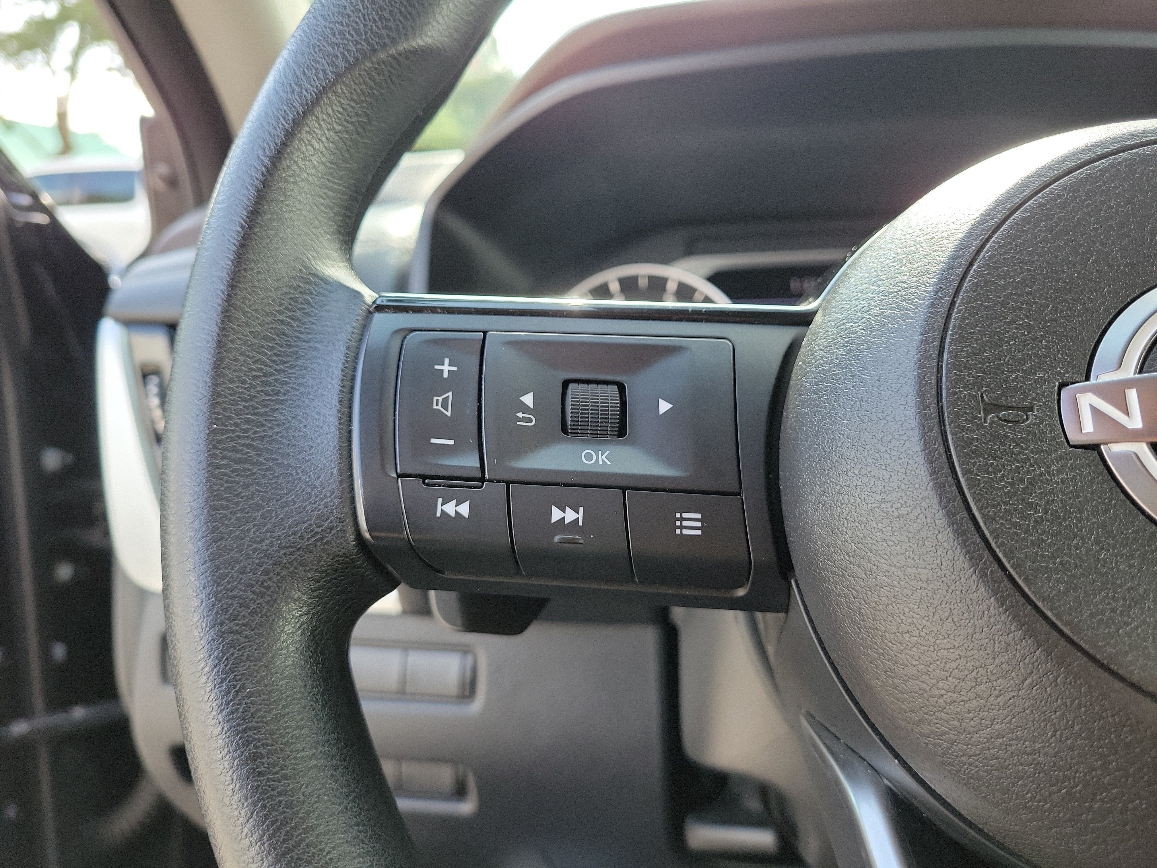 Certified 2023 Nissan Rogue SV FWD image 23