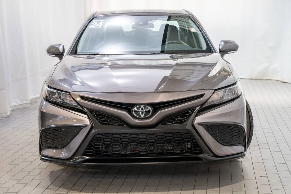 Used 2024 Toyota Camry SE image 2