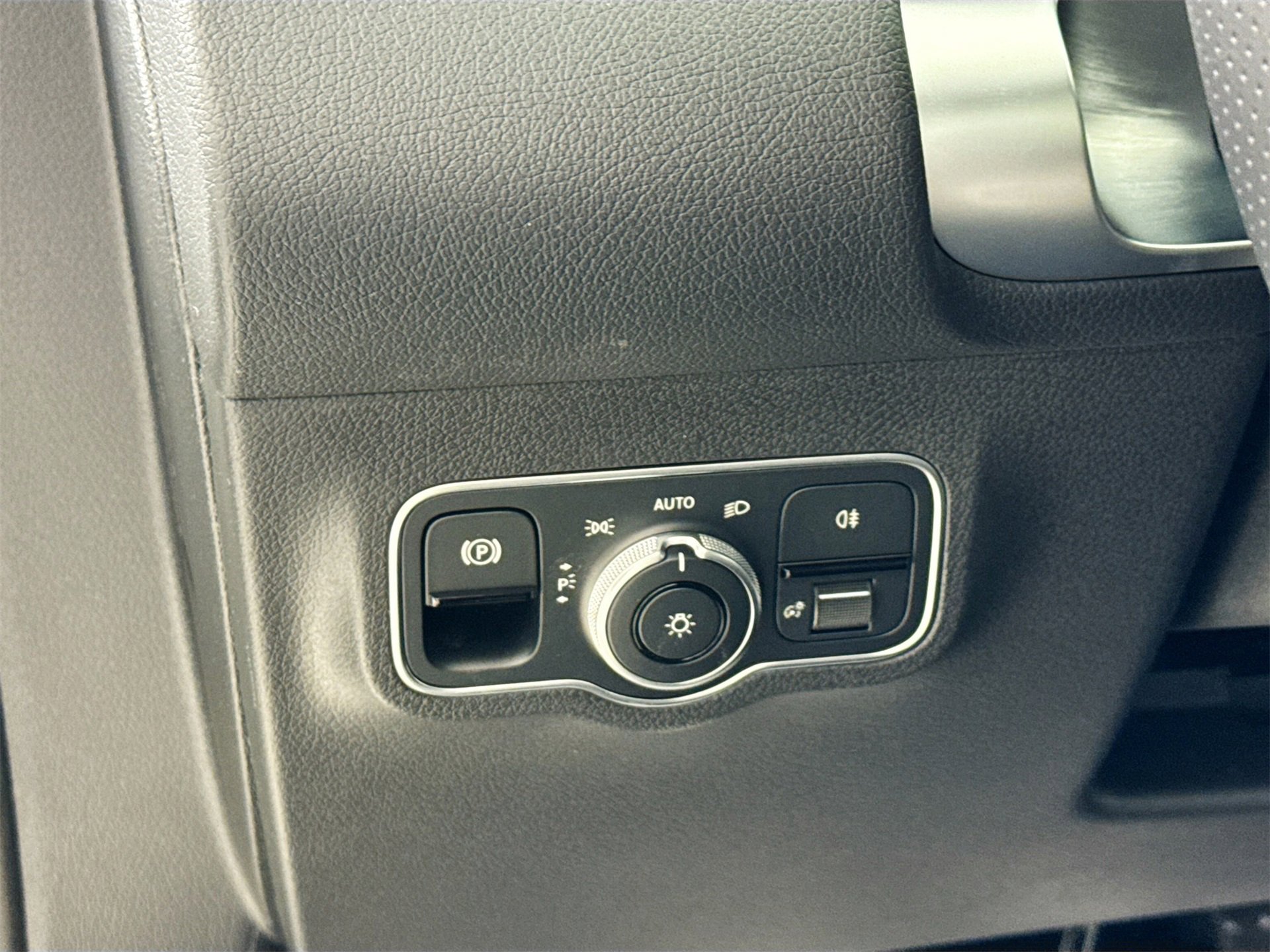 New 2026 Mercedes-Benz GLB 35 AMG 4MATIC image 11