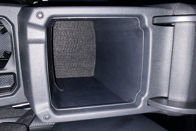 Used 2024 Volkswagen Tiguan SE w/ Panoramic Sunroof Package FWD image 41
