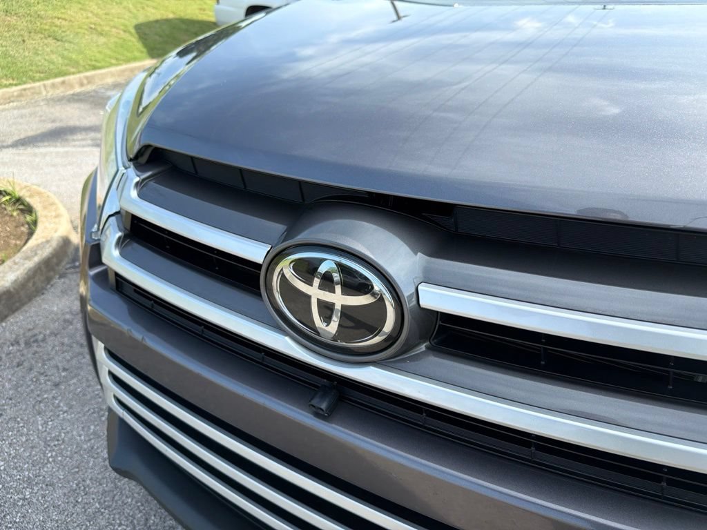 Used 2019 Toyota Highlander LE FWD image 9