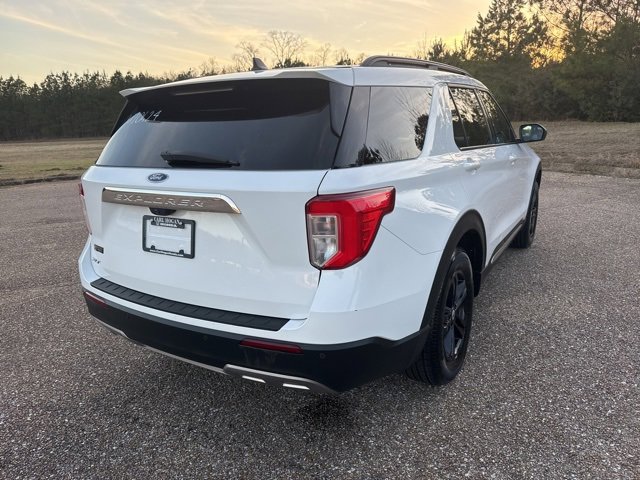 Used 2023 Ford Explorer XLT w/ Equipment Group 202A image 3