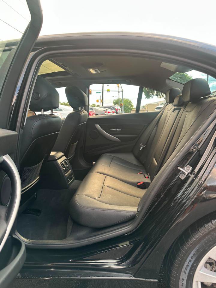 Used 2017 BMW 320i xDrive Sedan AWD/4WD image 16