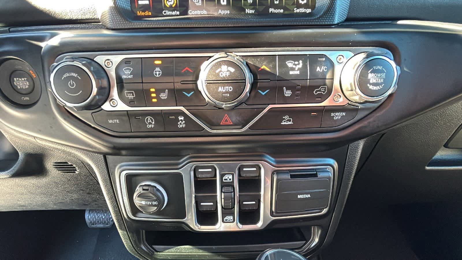 Used 2022 Jeep Wrangler Unlimited Sahara w/ Cold Weather Group image 19