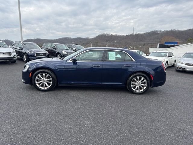 Used 2016 Chrysler 300 Limited w/ Driver Convenience Group image 5