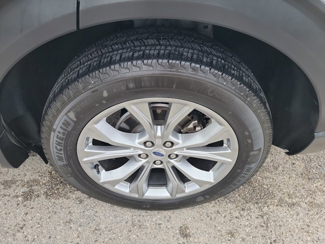 Used 2024 Ford Explorer XLT w/ Equipment Group 202A image 12