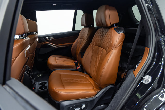 Certified 2024 BMW X7 M60i AWD/4WD image 22