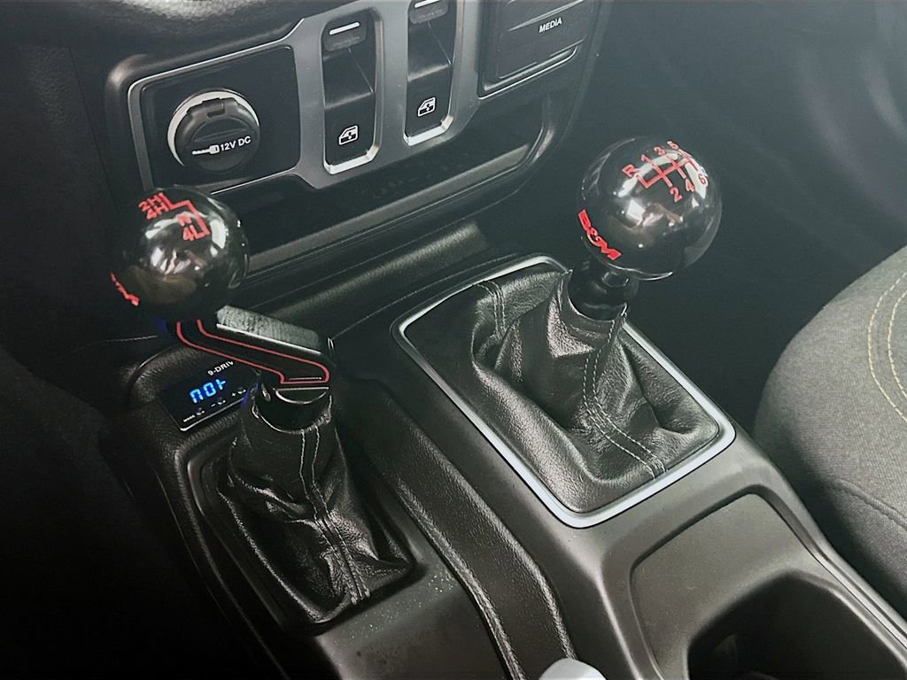 Used 2025 Jeep Wrangler Sport image 16