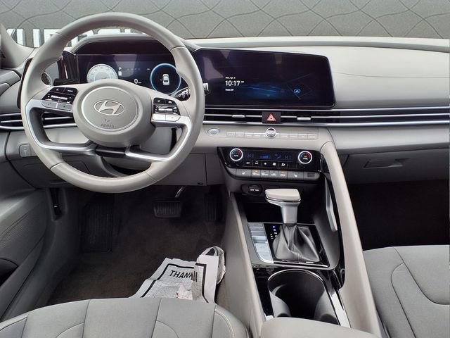 Certified 2025 Hyundai Elantra SEL FWD image 13
