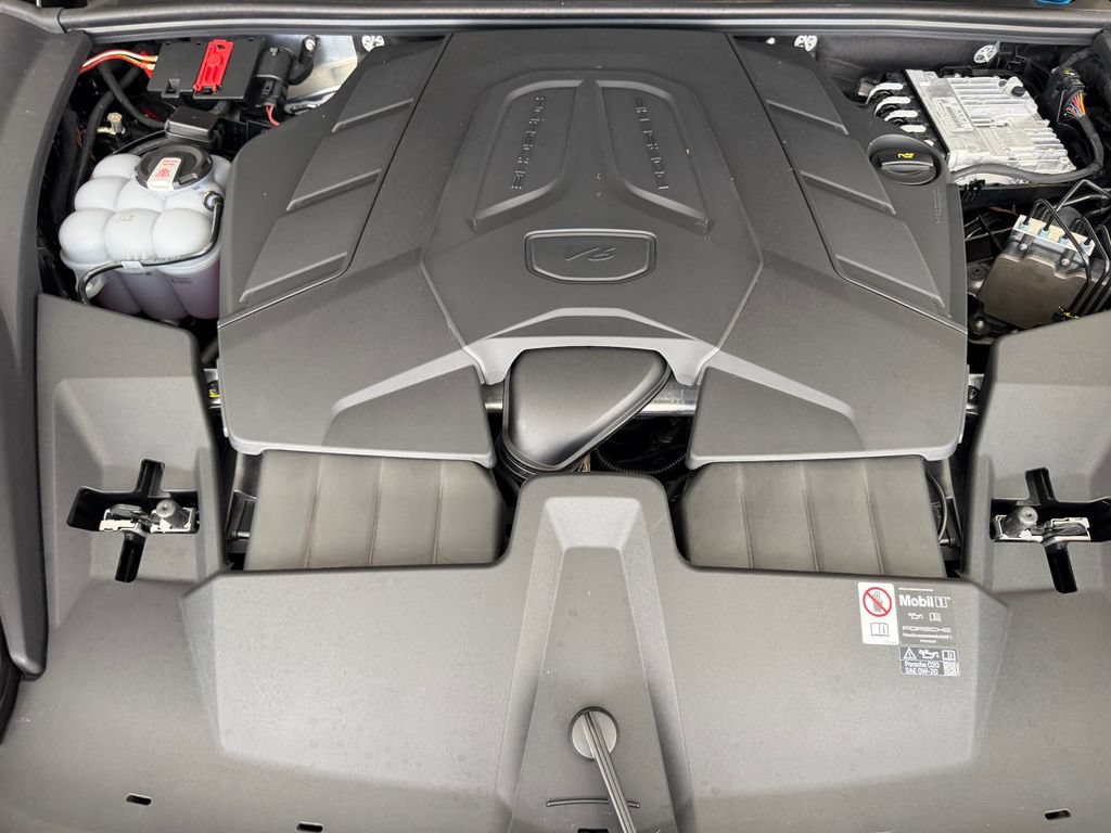 Certified 2026 Porsche Cayenne Coupe AWD/4WD image 28