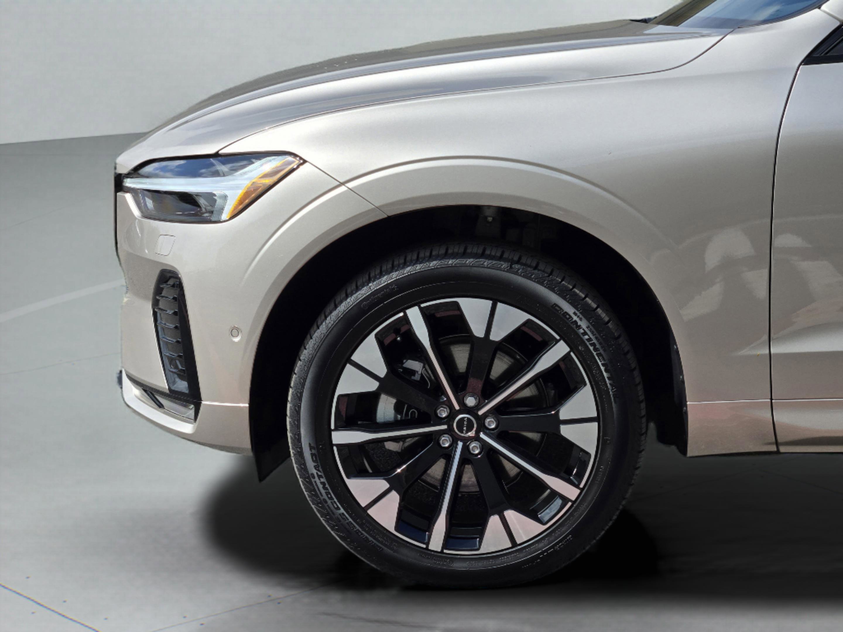 New 2026 Volvo XC60 B5 Plus w/ Protection Package Premier image 27