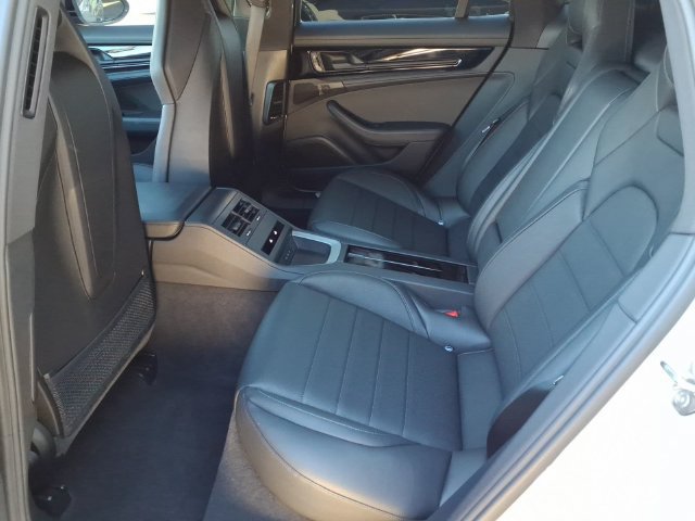 Used 2025 Porsche Panamera image 18