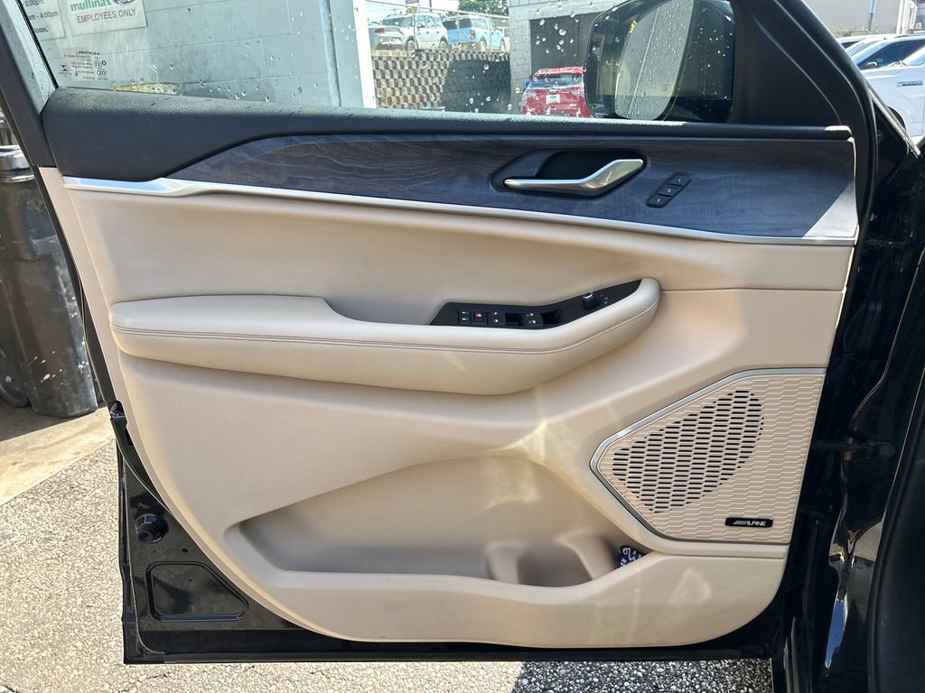 Used 2022 Jeep Grand Cherokee L Limited AWD/4WD image 9