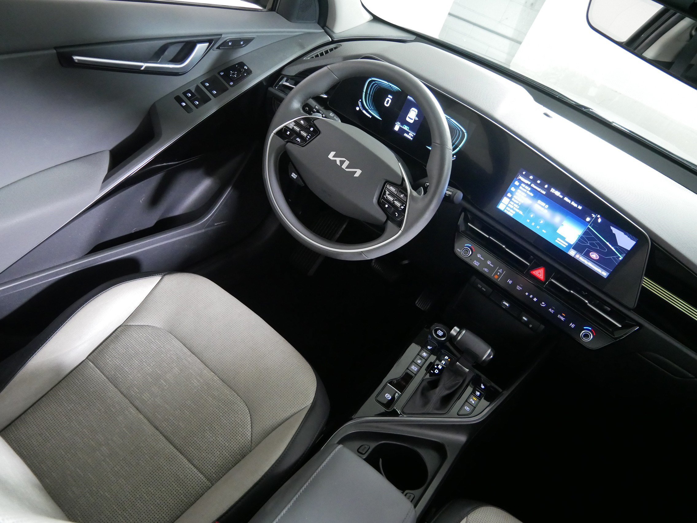 Used 2024 Kia Niro FWD image 9