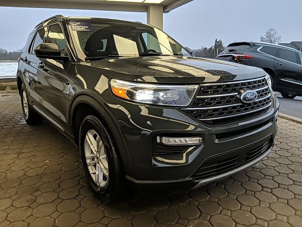Used 2023 Ford Explorer XLT w/ Equipment Group 202A image 3