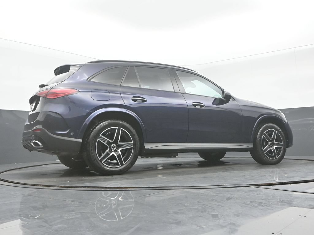 Used 2023 Mercedes-Benz GLC 300 4MATIC w/ AMG Line image 32