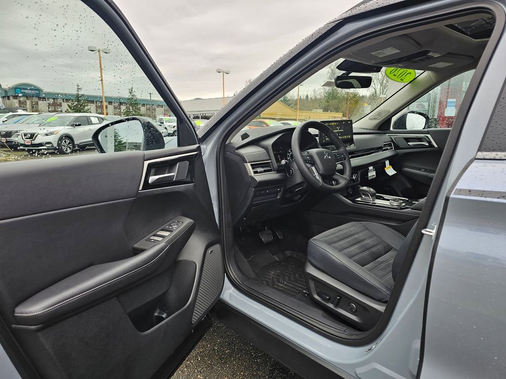 New 2026 Mitsubishi Outlander AWD image 16