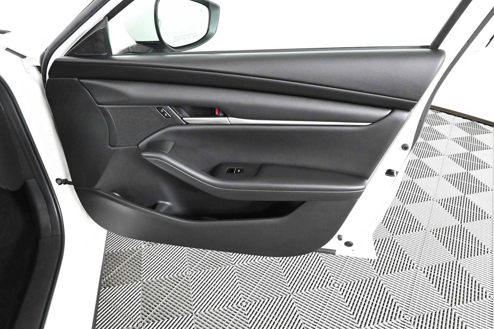 Used 2020 MAZDA MAZDA3 Sedan w/ Select Package FWD image 9
