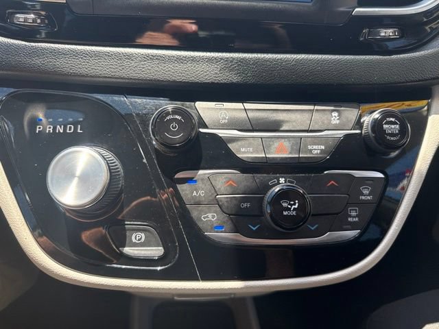 Used 2023 Chrysler Voyager LX FWD image 35