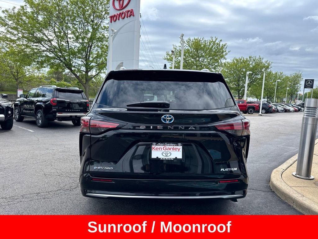 Used 2025 Toyota Sienna Platinum AWD/4WD image 6