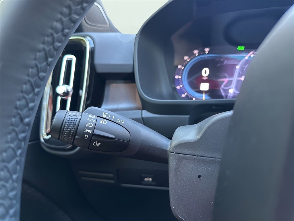 Used 2023 Volvo XC40 Recharge Plus image 23