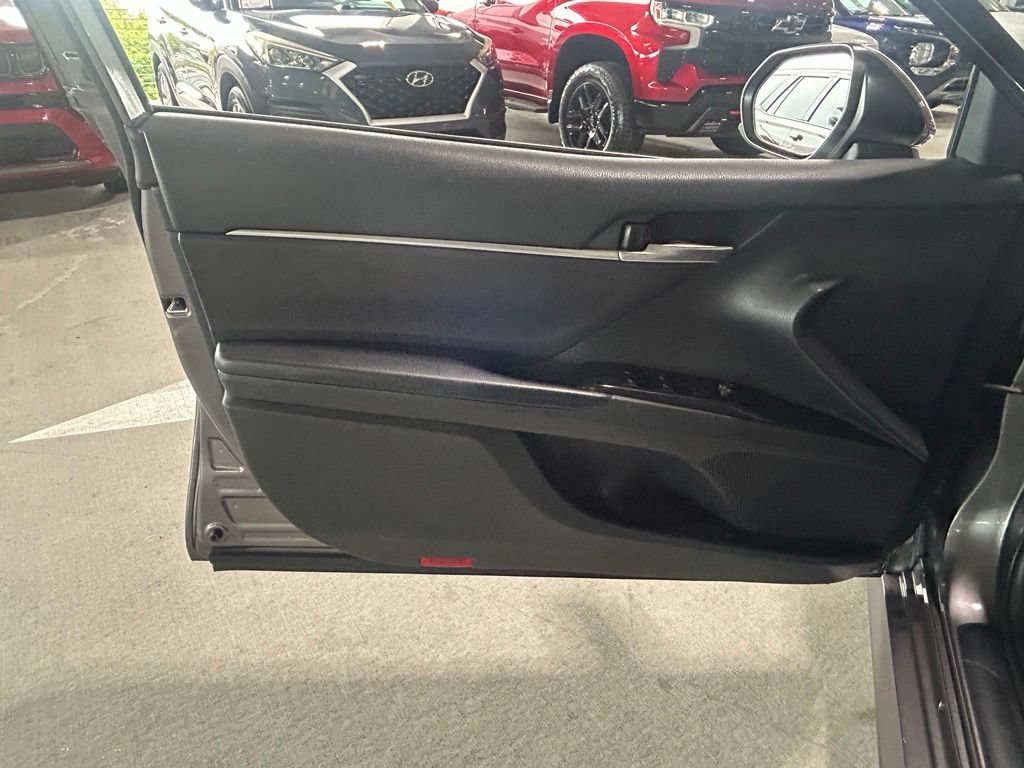 Used 2020 Toyota Camry LE FWD image 21