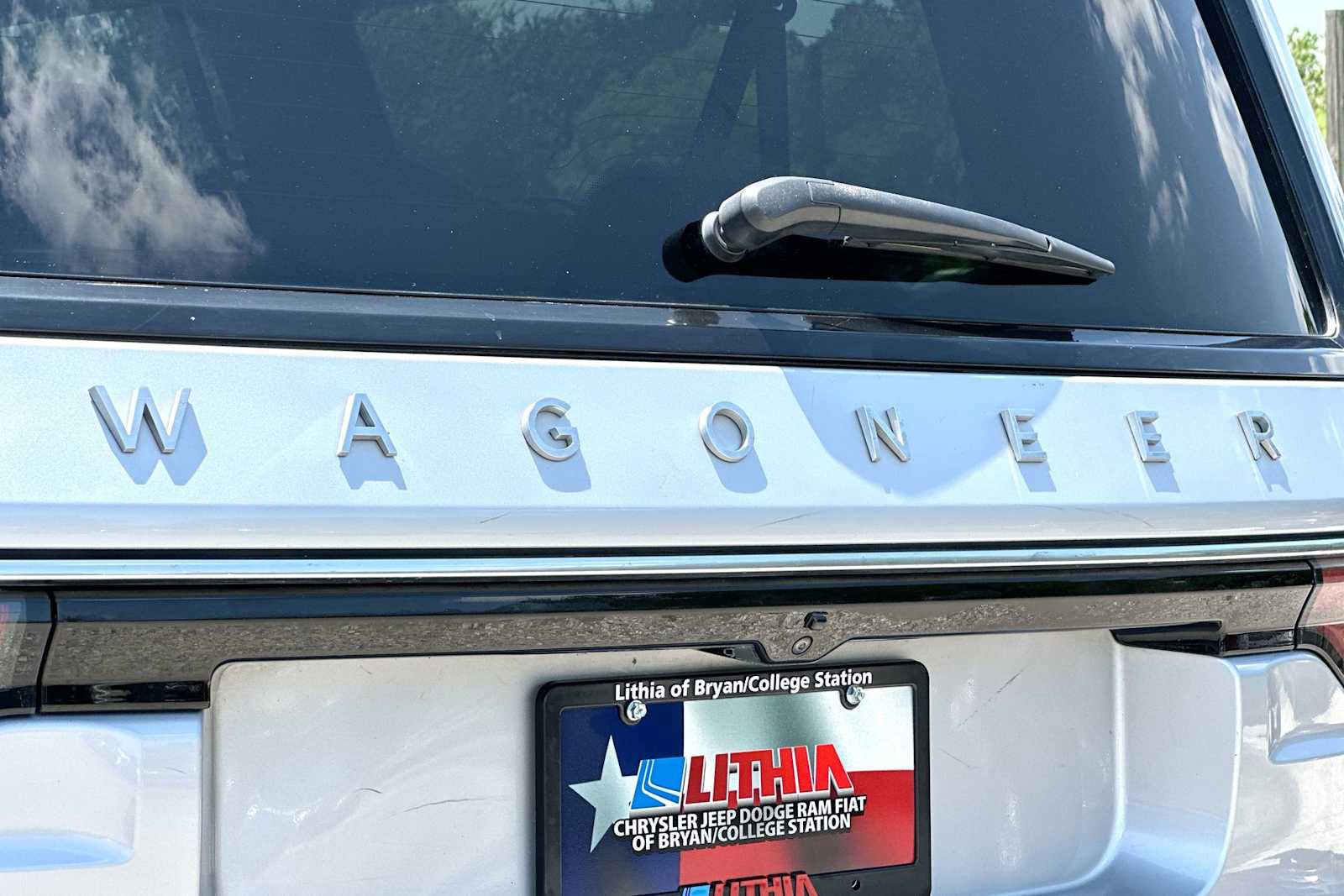 Used 2023 Jeep Wagoneer L Series II AWD/4WD image 15
