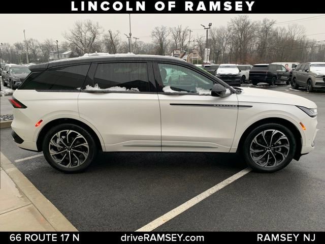 Used 2024 Lincoln Nautilus Reserve w/ Equipment Group 202A image 8