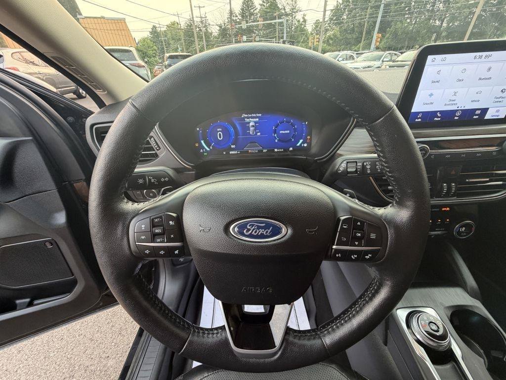 Used 2020 Ford Escape Titanium AWD/4WD image 24