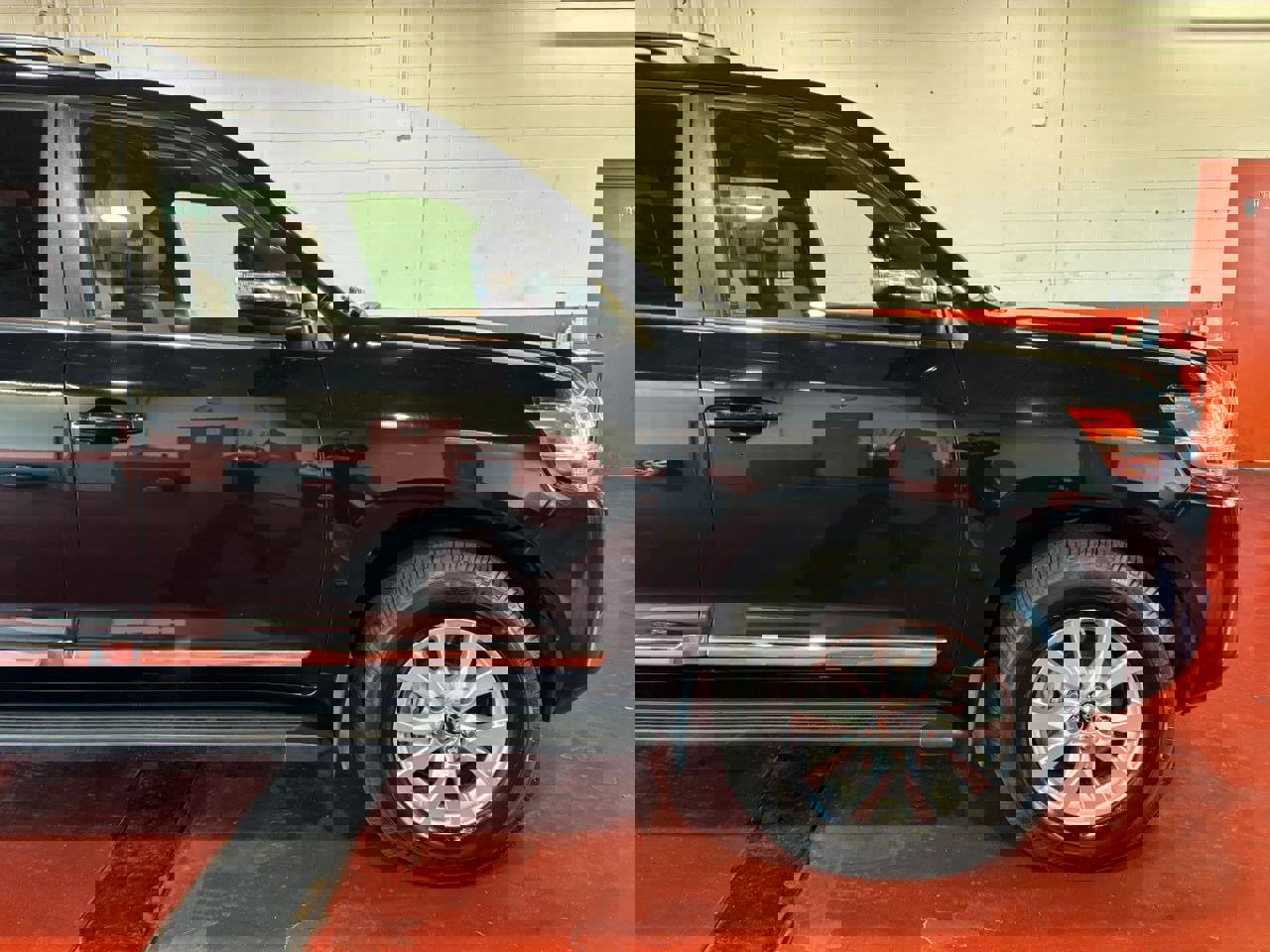 Used 2017 Toyota Land Cruiser image 5