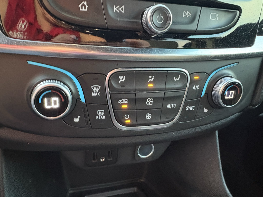Used 2023 Chevrolet Traverse LT FWD image 20