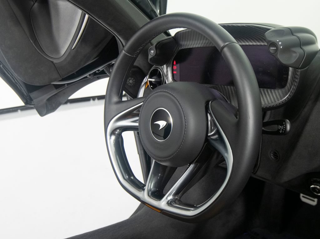 Used 2026 McLaren 750S Spider RWD image 31