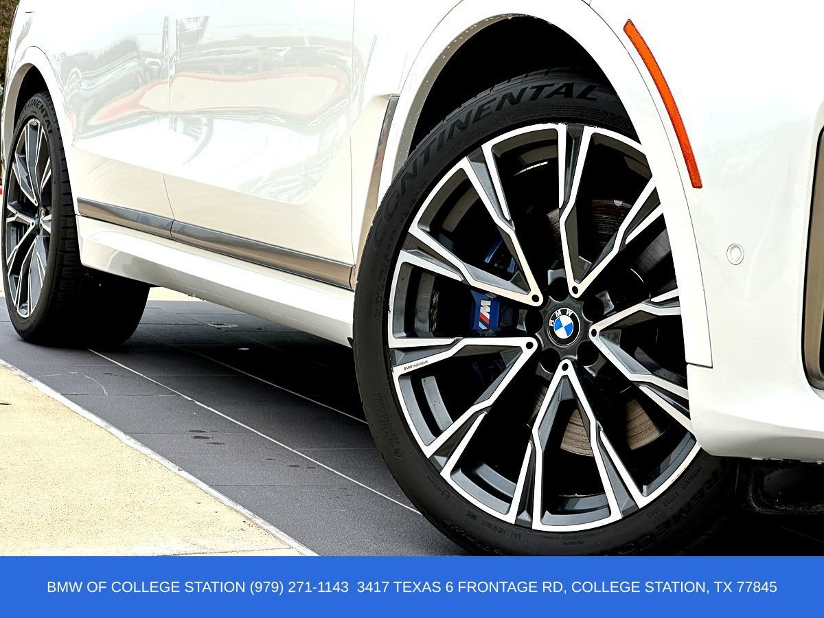 Used 2022 BMW X7 M50i w/ Cold Weather Package AWD/4WD image 2