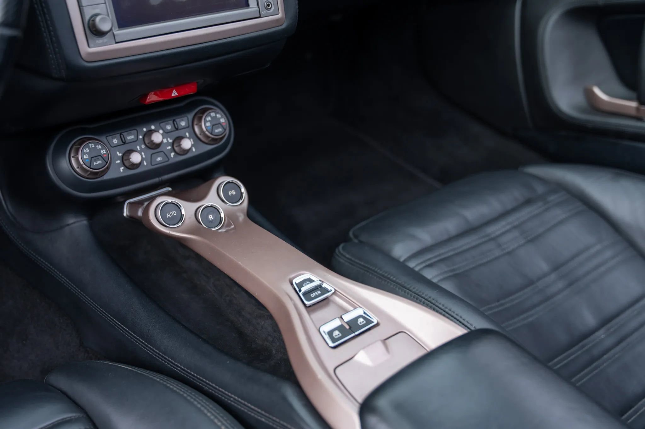 Used 2014 Ferrari California image 25