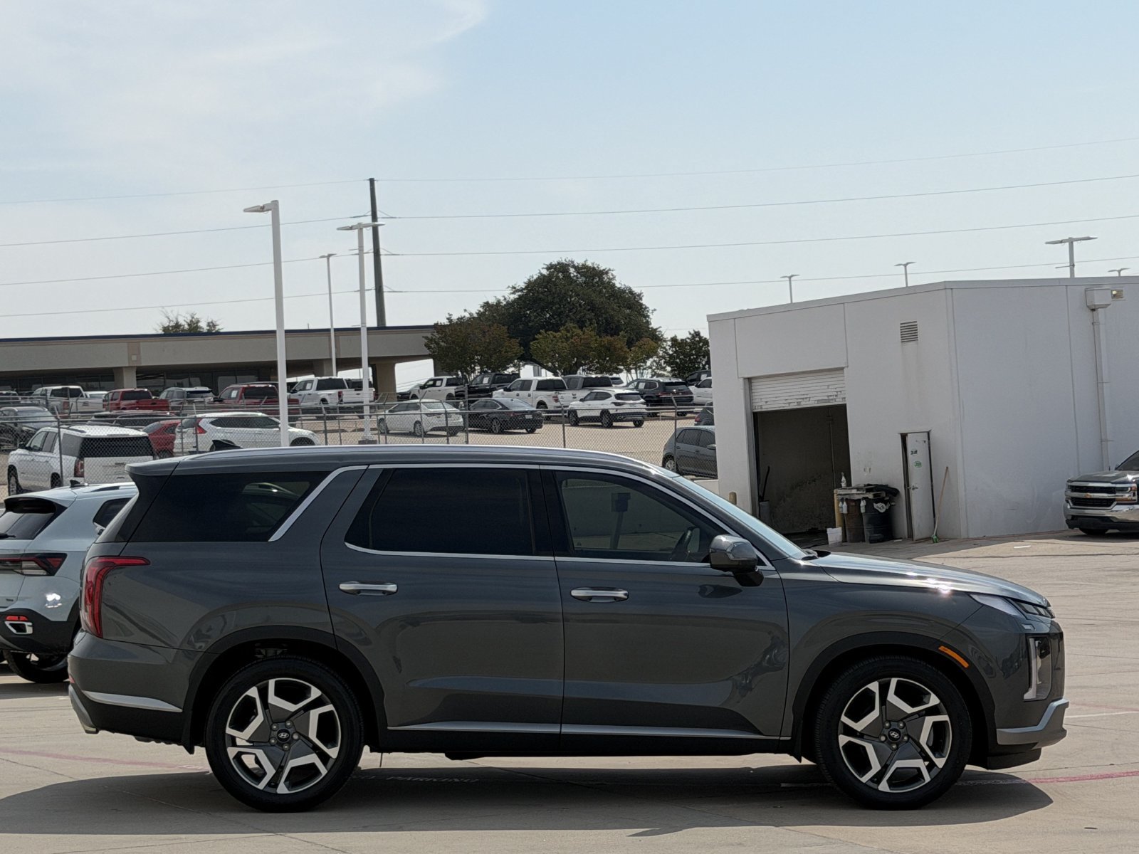 Used 2025 Hyundai Palisade SEL AWD/4WD image 3