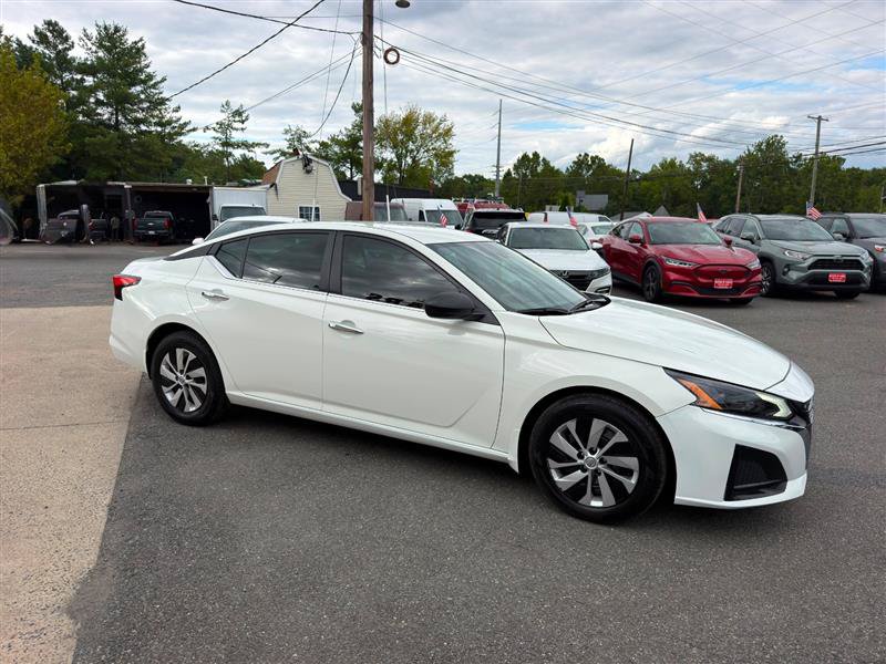 Used 2025 Nissan Altima 2.5 S FWD image 10