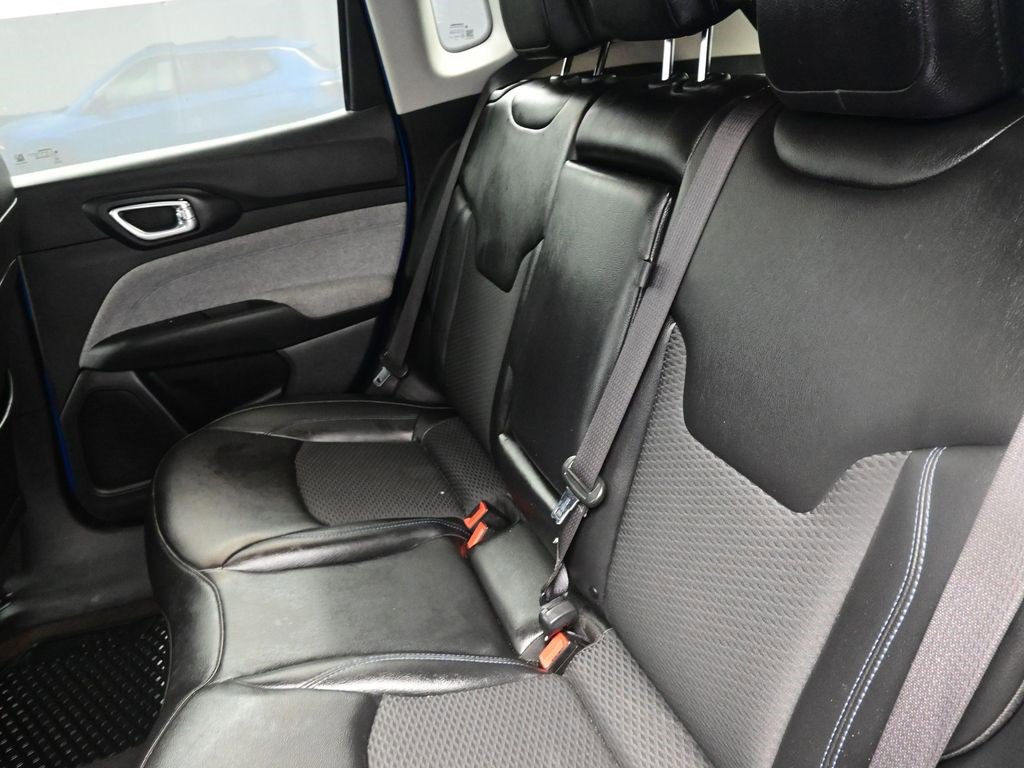 Used 2022 Jeep Compass Latitude w/ Convenience Group image 16