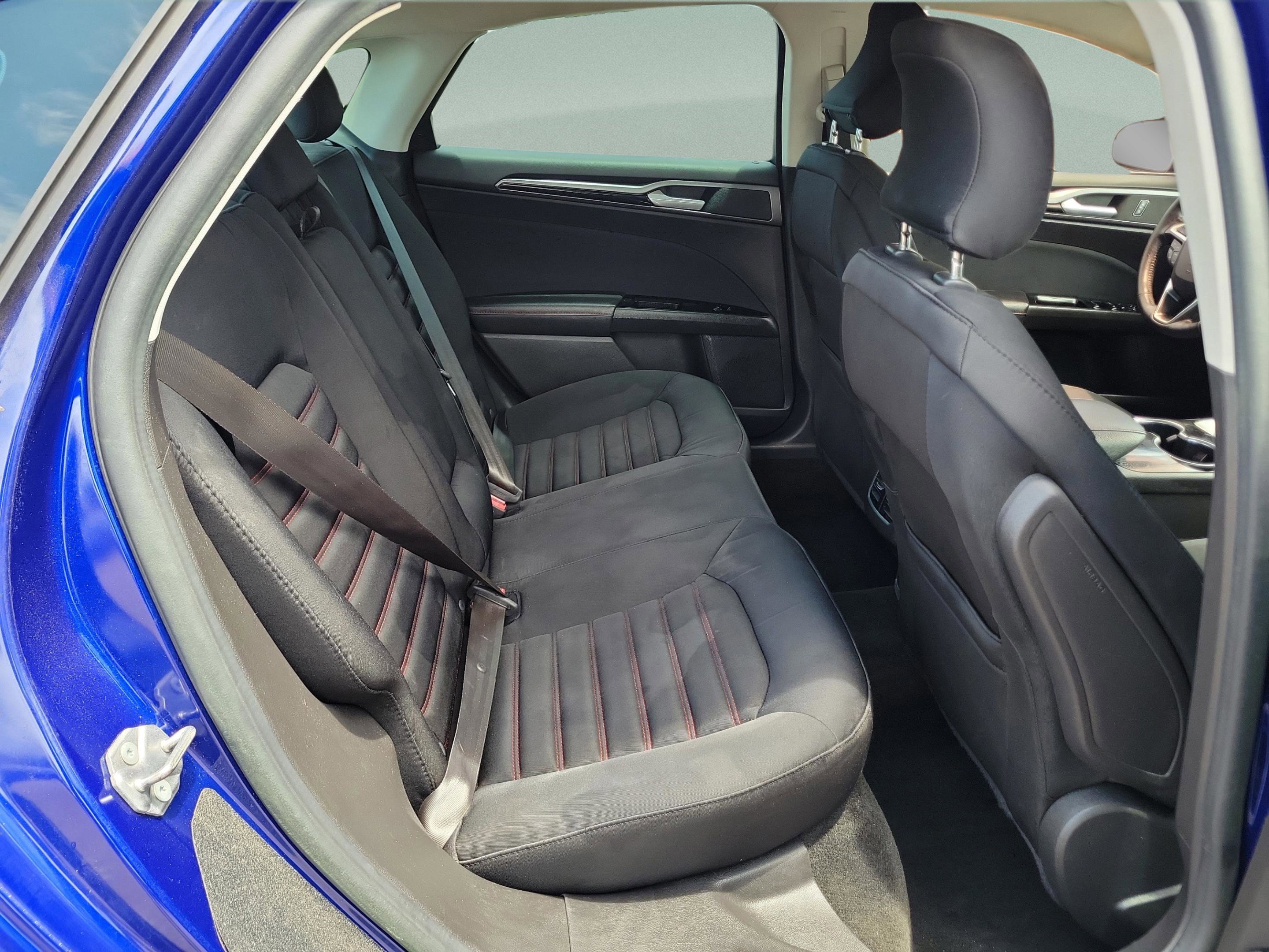 Used 2016 Ford Fusion SE FWD image 10