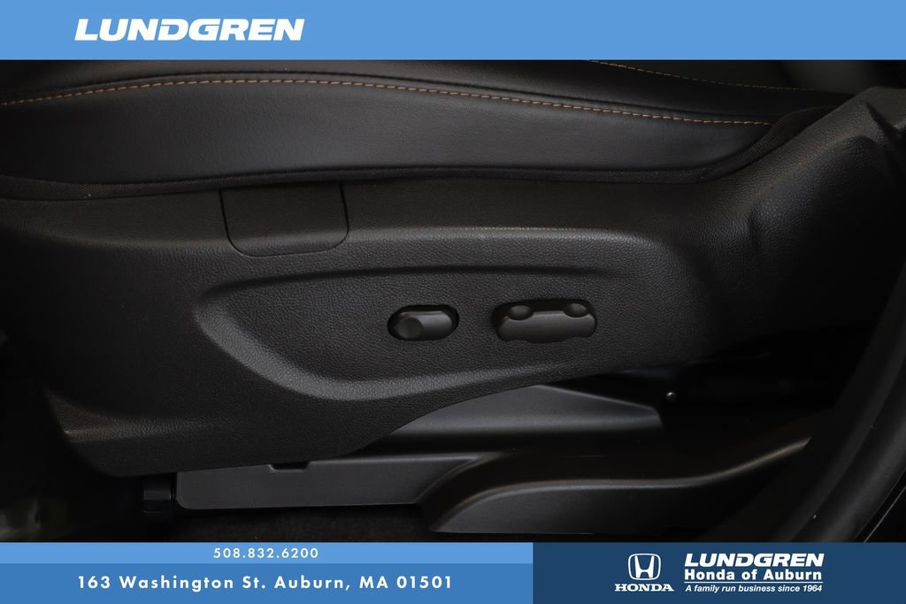 Used 2020 Chevrolet Trax LT w/ Redline Edition FWD image 12