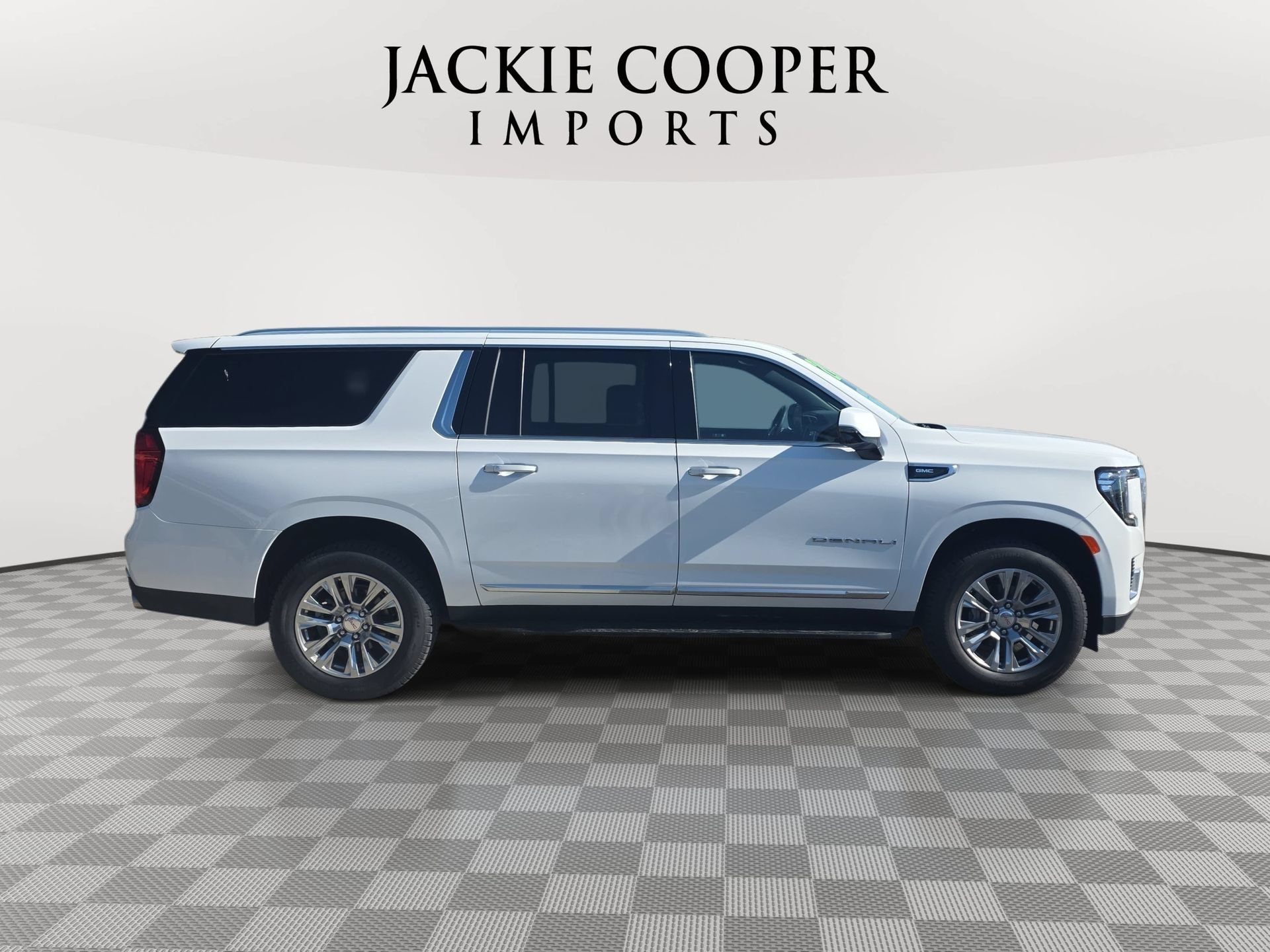 Used 2024 GMC Yukon XL Denali AWD/4WD image 4