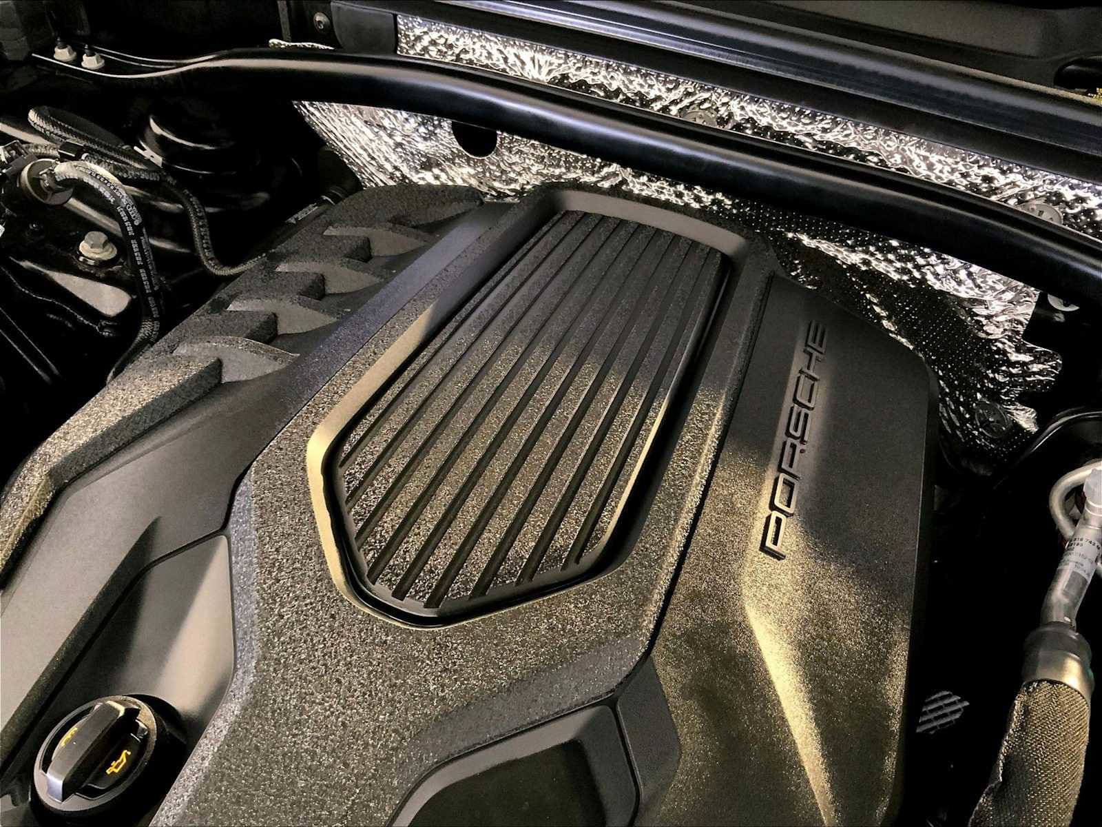 Certified 2025 Porsche Macan image 33