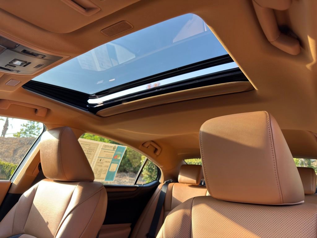 Used 2025 Lexus ES 350 w/ Premium Package FWD image 11