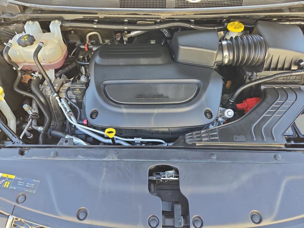 Used 2024 Chrysler Pacifica Touring-L image 31