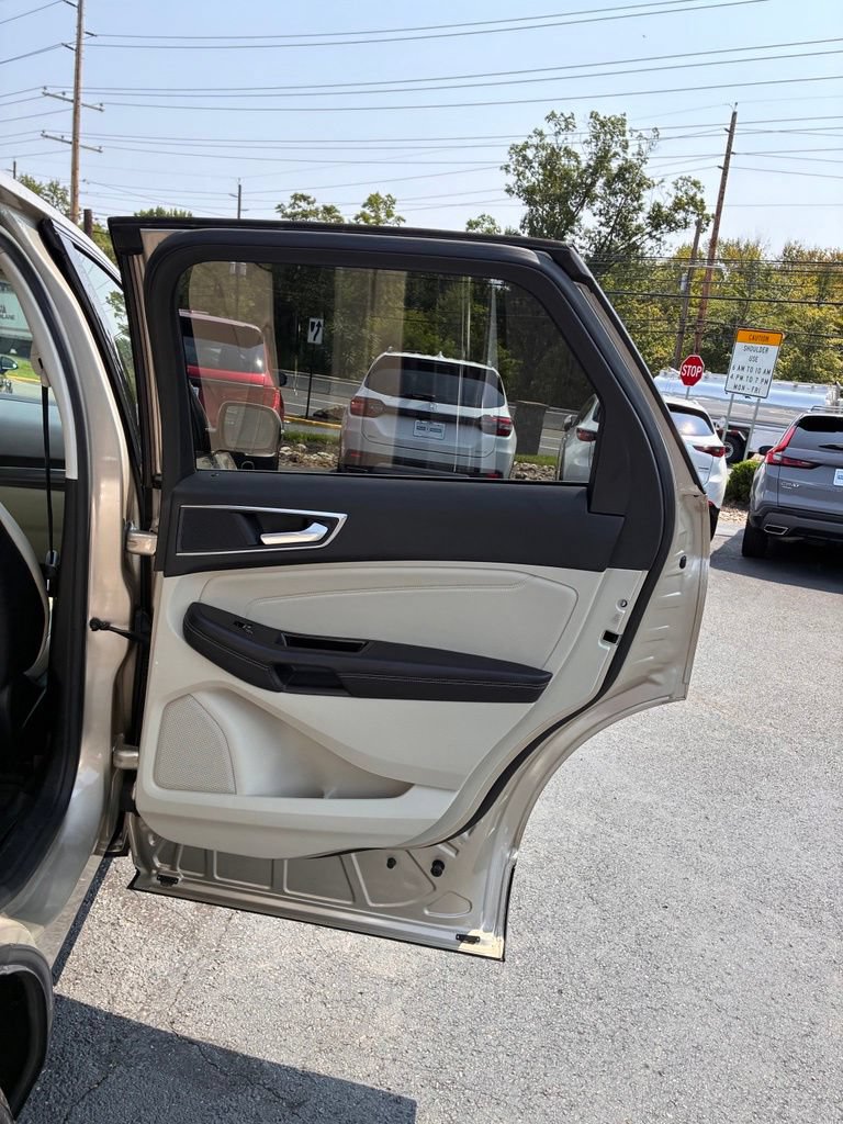 Used 2018 Ford Edge Titanium w/ Equipment Group 302A FWD image 25