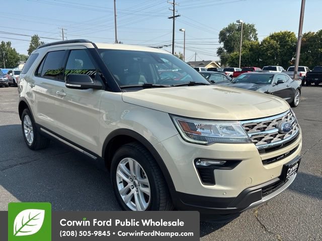 Used 2018 Ford Explorer XLT w/ Equipment Group 202A AWD/4WD image 3
