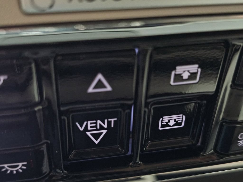 Used 2026 Lincoln Aviator Reserve AWD/4WD image 18